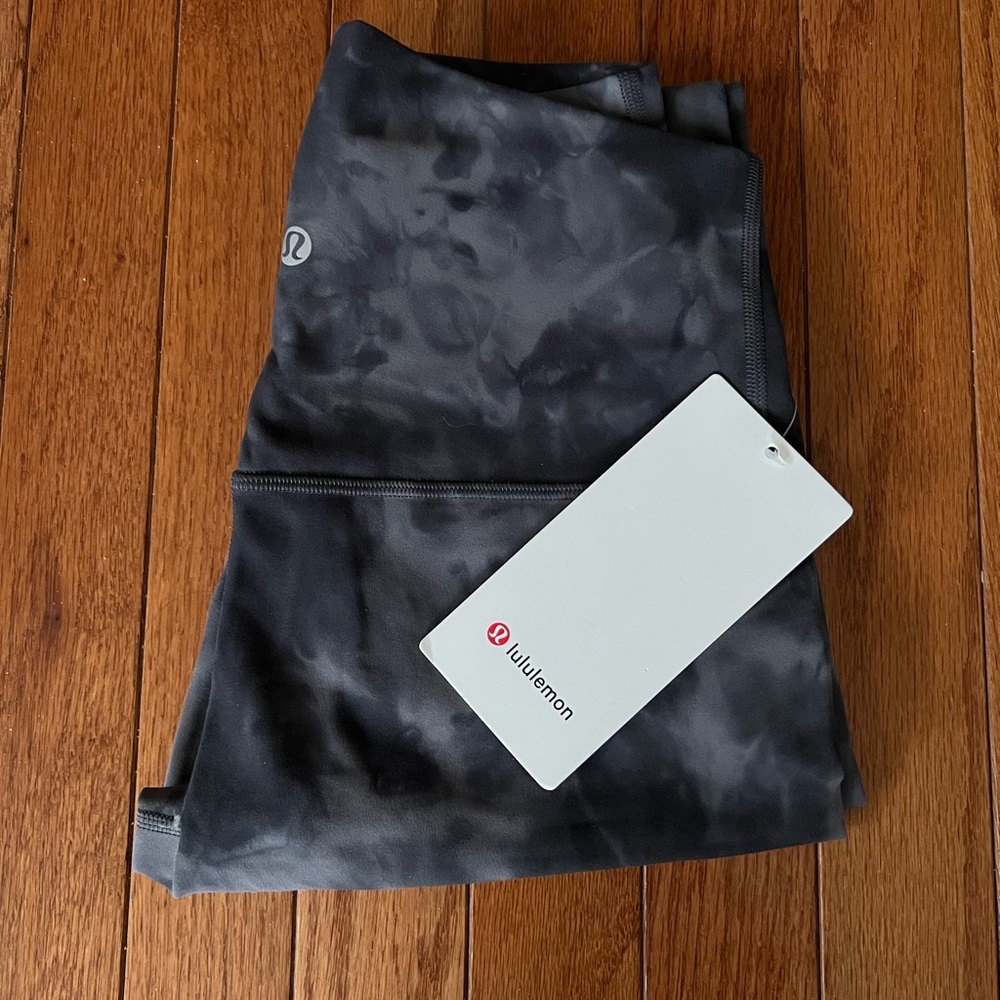 NWT Lululemon diamond dye align sz 6, 21”